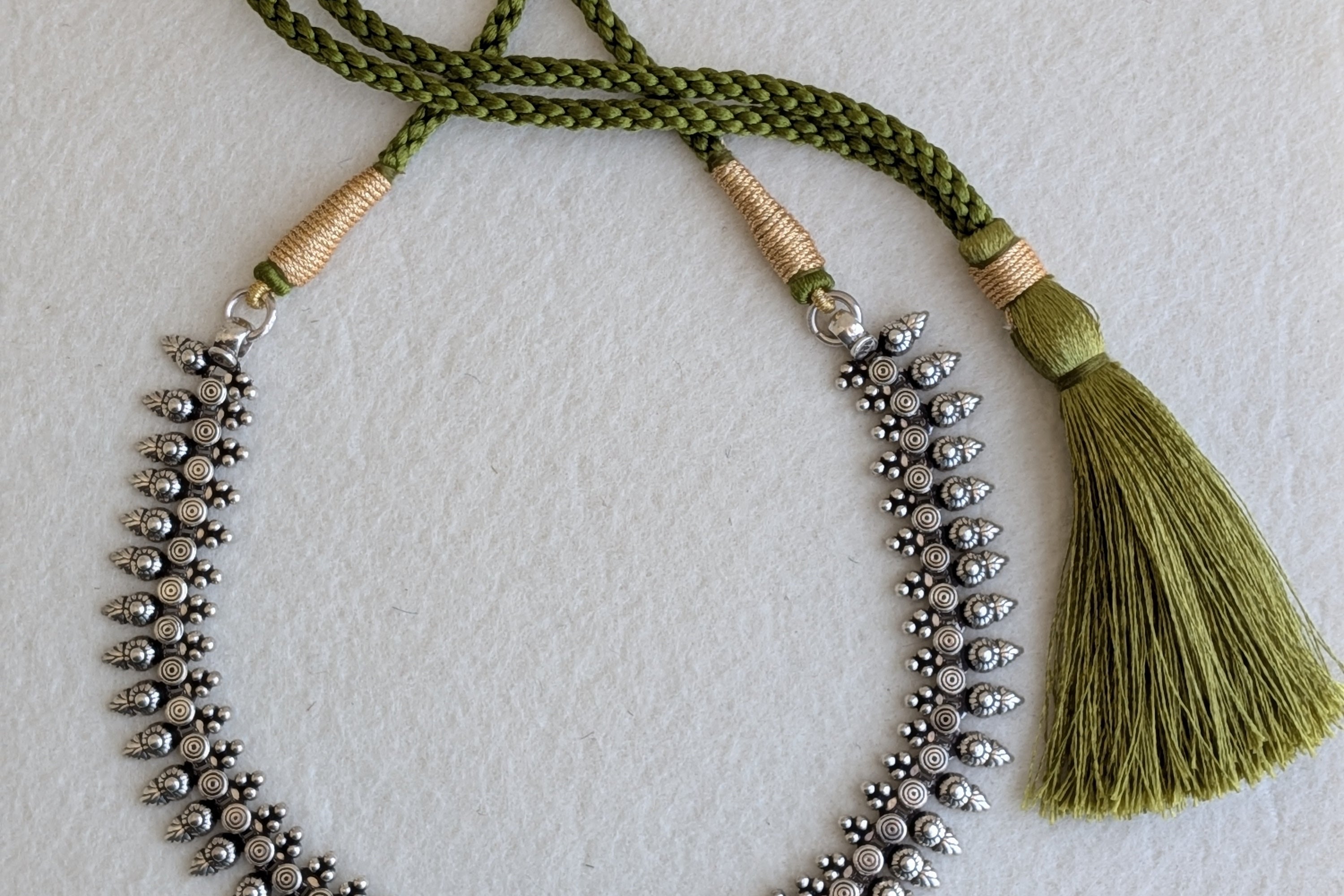 Cloe - Intricate 925 Silver choker necklace with sage green Dori