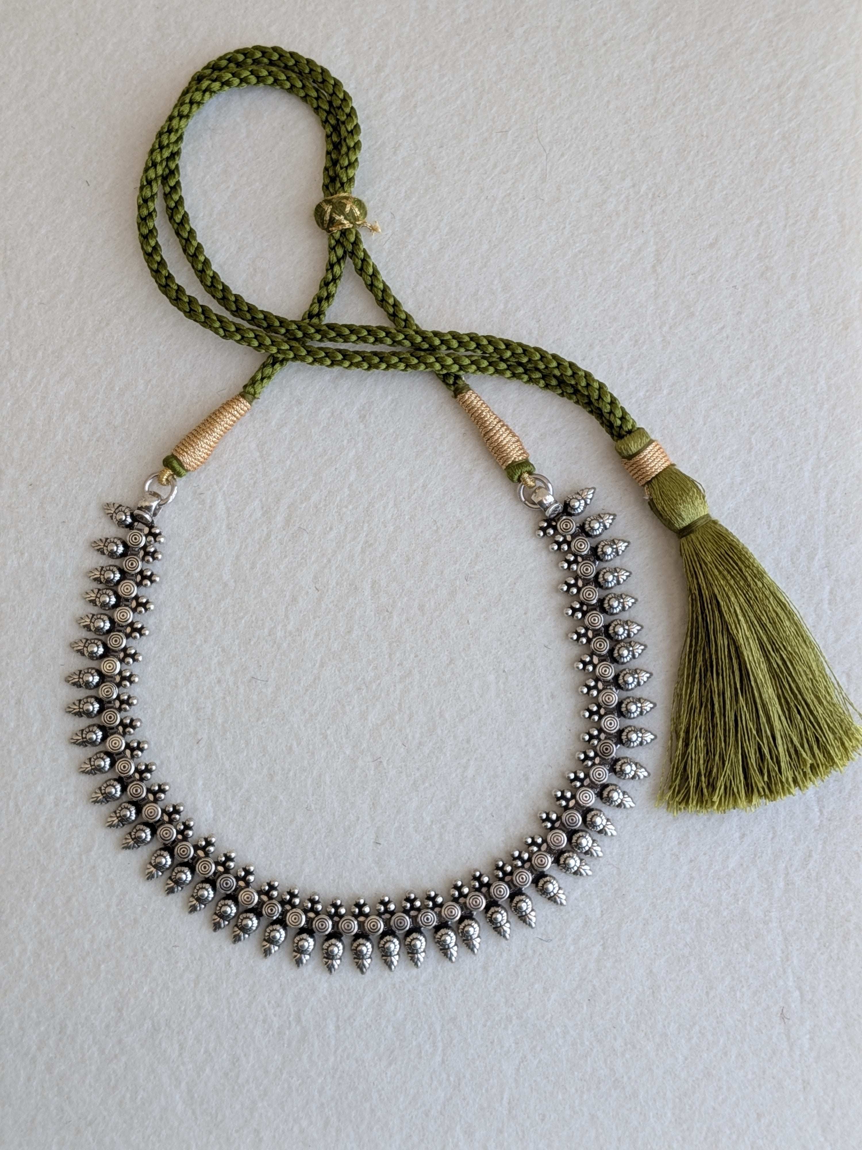 Cloe - Intricate 925 Silver choker necklace with sage green Dori