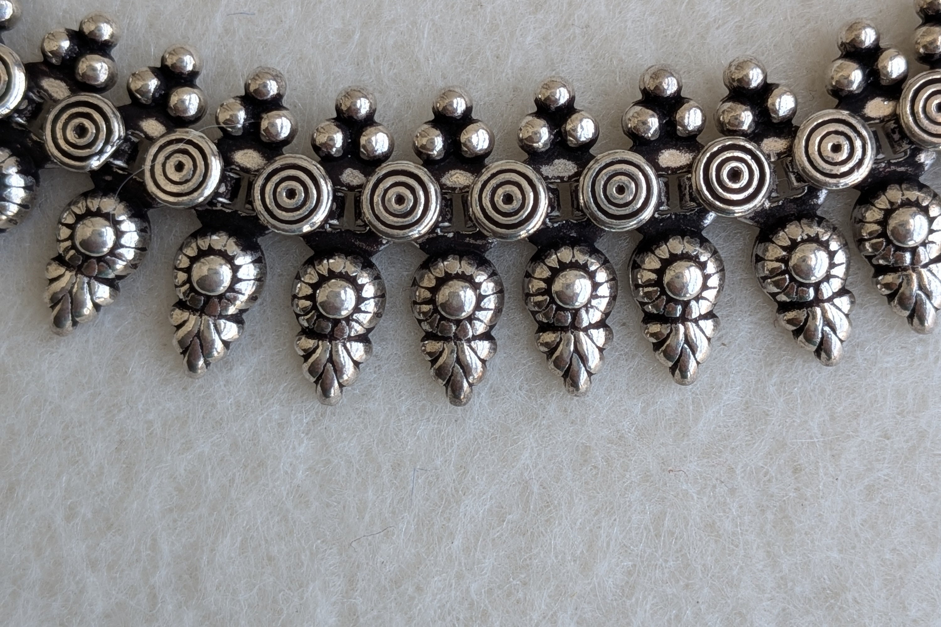 Cheryll - Intricate 925 Silver choker necklace with peacock green Dori