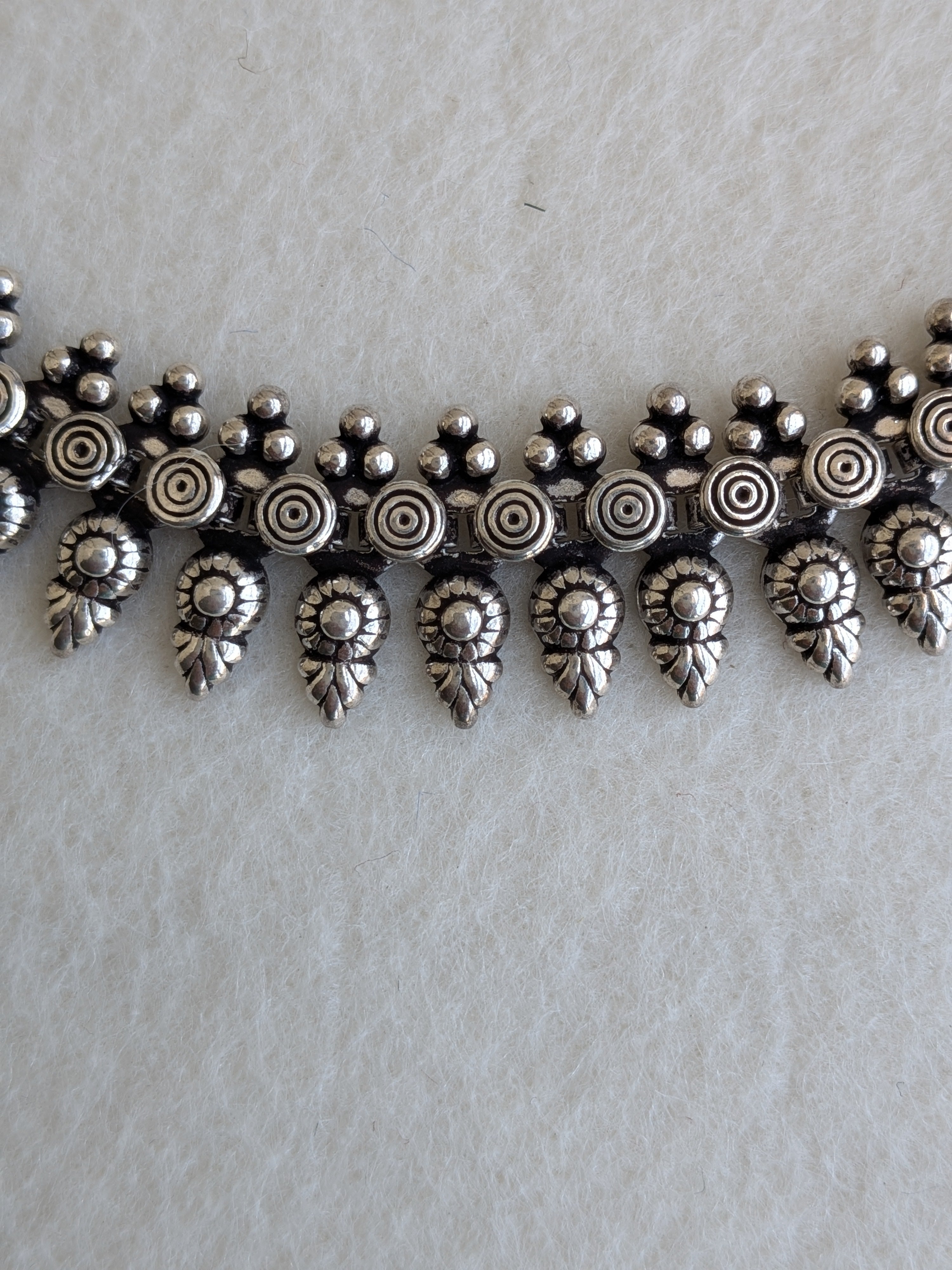 Cloe - Intricate 925 Silver choker necklace with sage green Dori