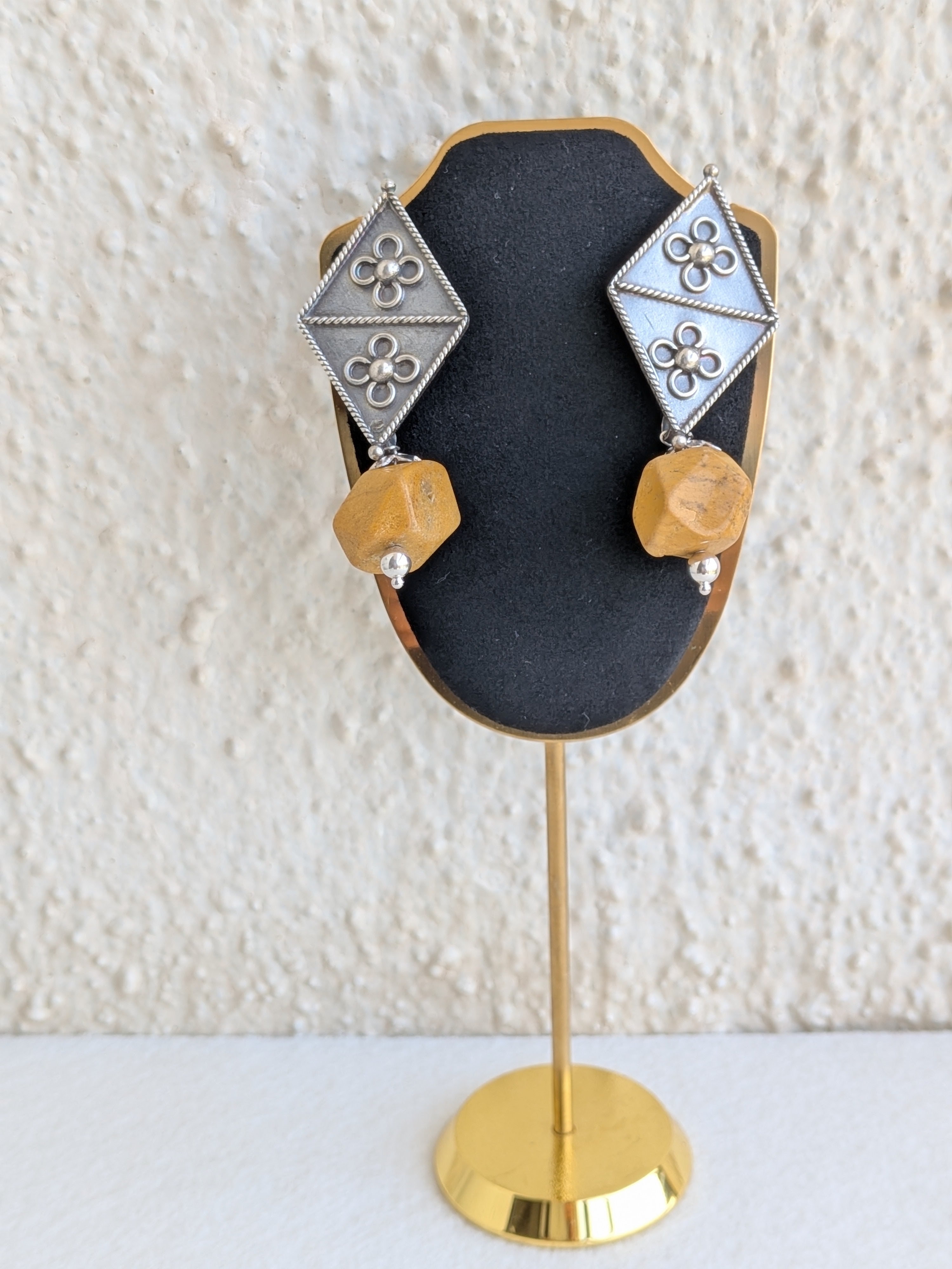 Handcrafted rhombus-shaped 925 silver earrings with yellow agate stones. Perfect for weddings, festivals, and traditional celebrations.