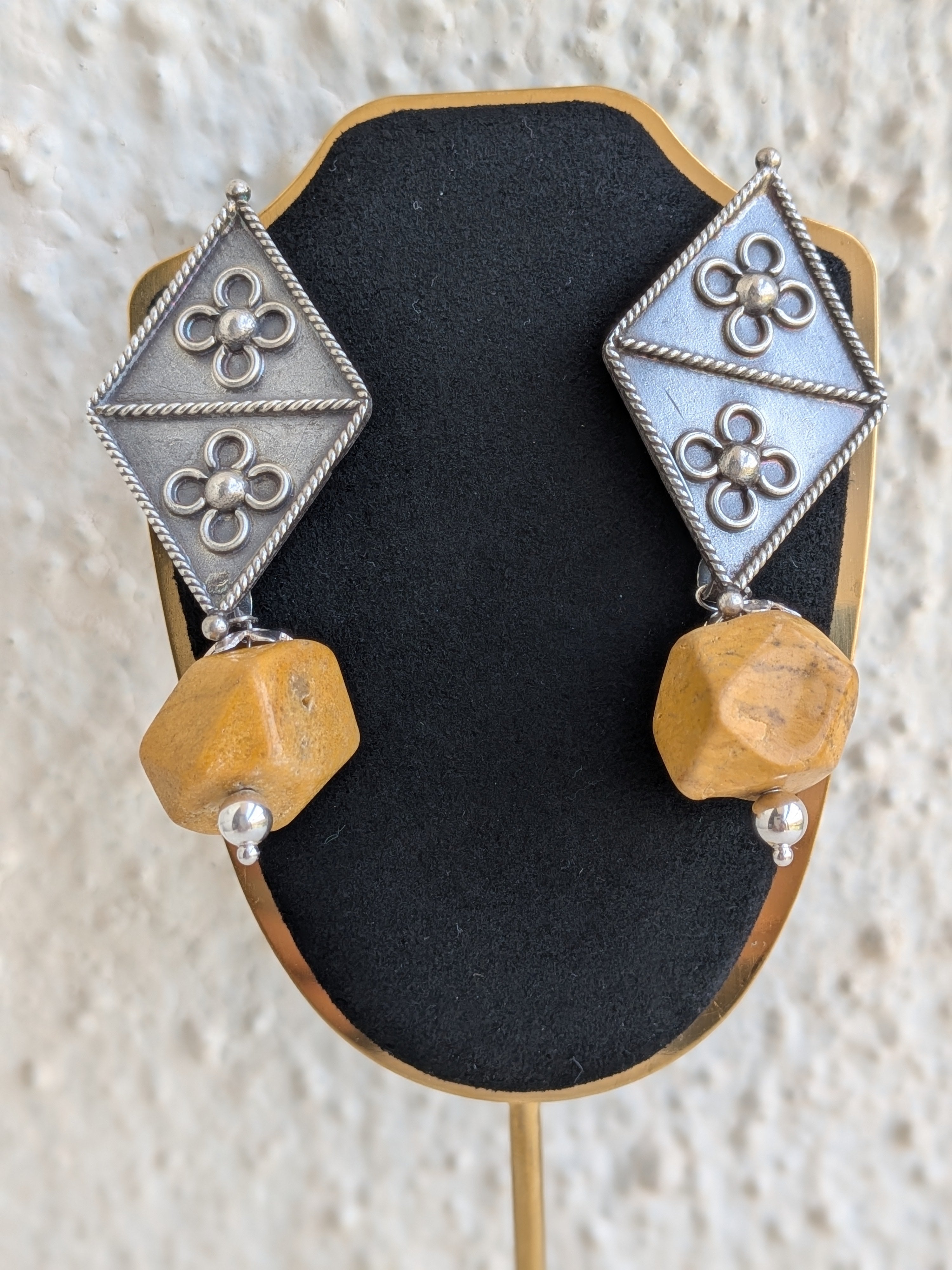 Handcrafted rhombus-shaped 925 silver earrings with yellow agate stones. Perfect for weddings, festivals, and traditional celebrations.