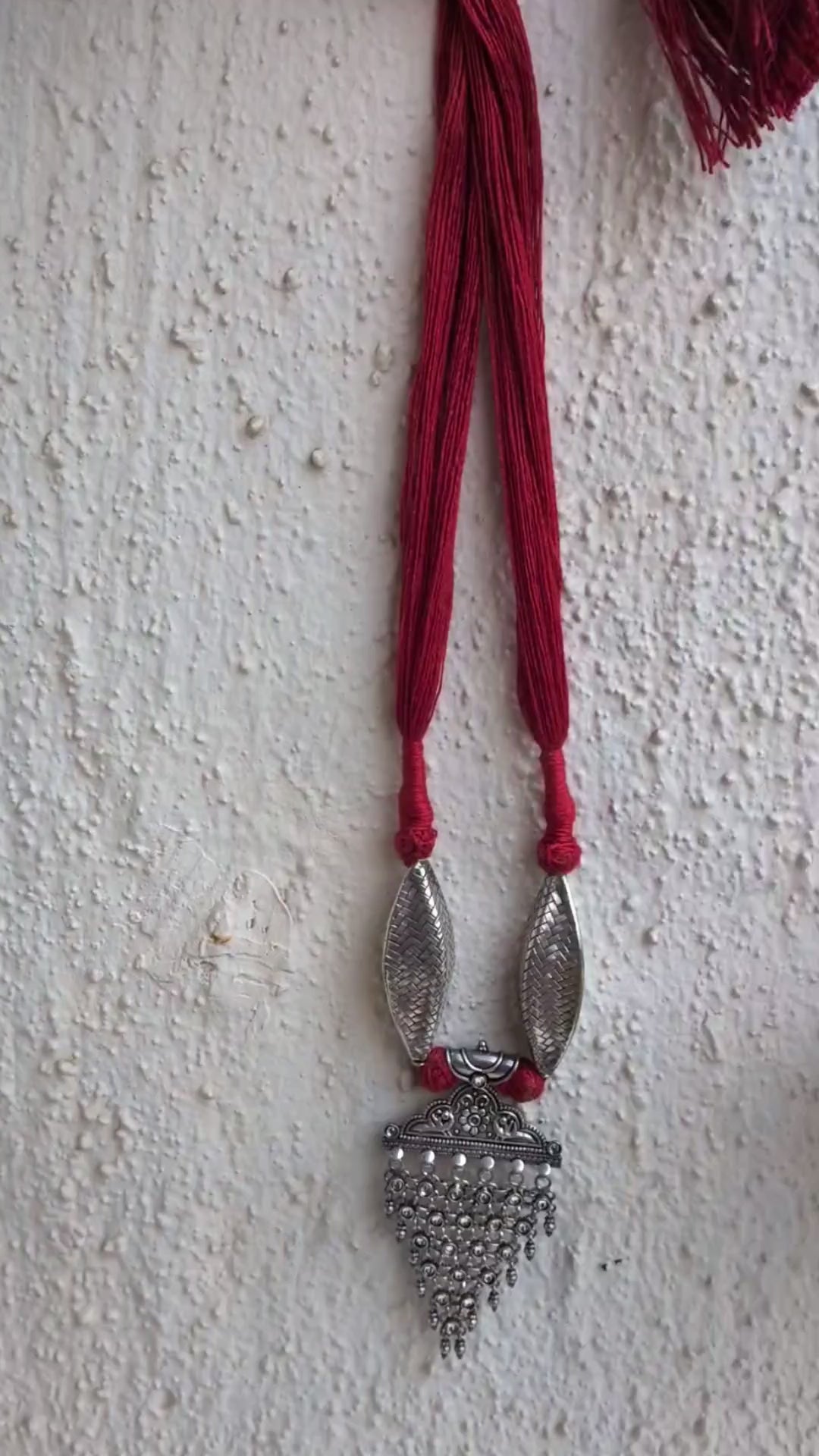 Handcrafted 925 silver Kundan pendant with chattai beads necklace stringed with vibrant red colour thread